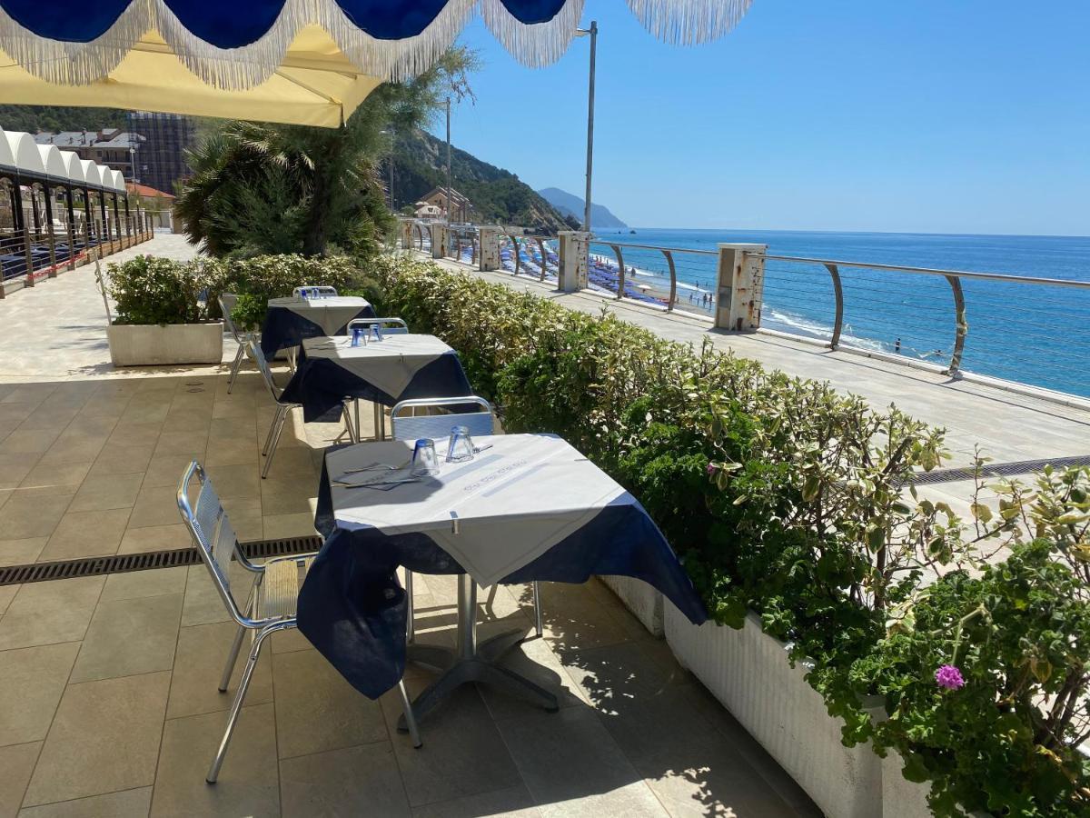 Hotel Caravella Deiva Marina Exteriér fotografie