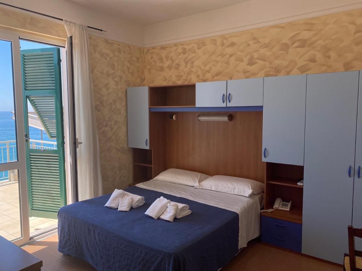 Hotel Caravella Deiva Marina Exteriér fotografie