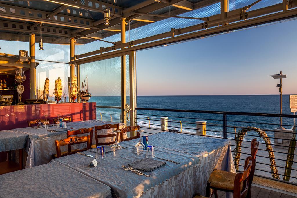 Hotel Caravella Deiva Marina Exteriér fotografie